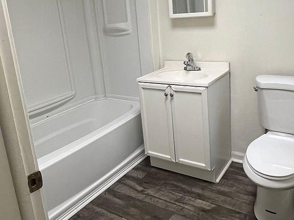 2nd image of 6 W Lancaster Ave #1