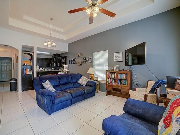 4th image of 400 S Palm Dr
