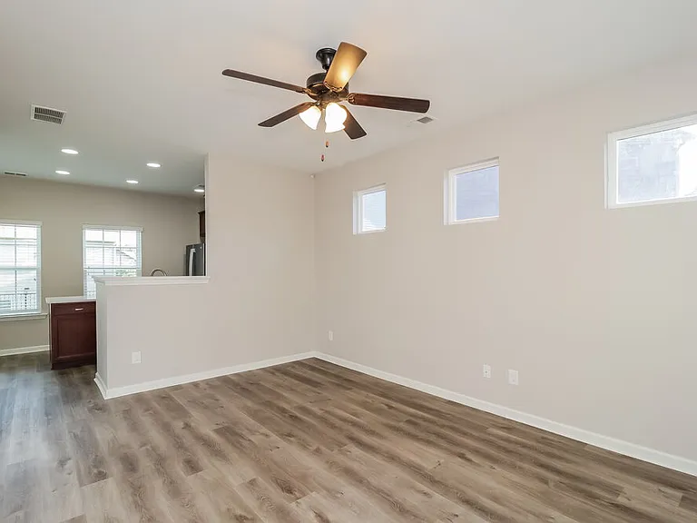 69 Howard Ave NW — Photo 6