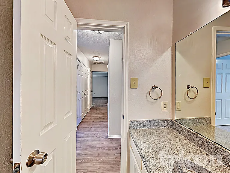 2851 Linden Ln — Photo 15