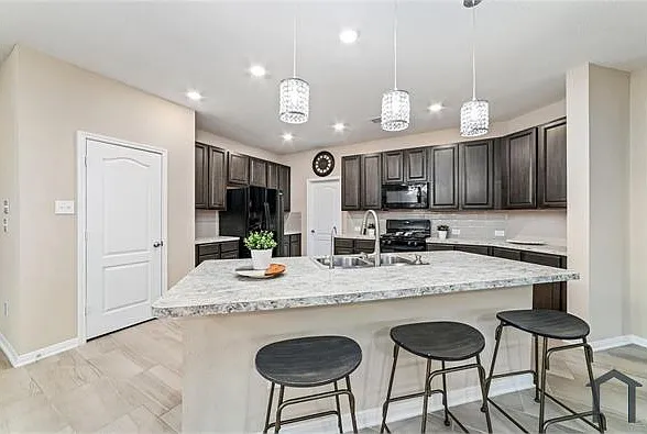 3 bed, 2553 sqft, $2,700 — Photo 4