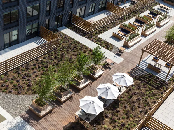 1133 Manhattan Avenue image 11 of 14