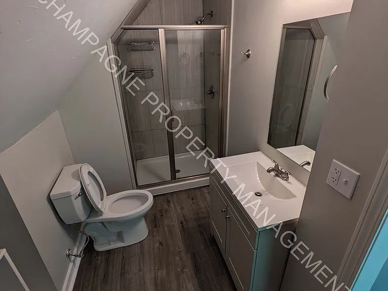 2523 Charlotte St — Photo 13