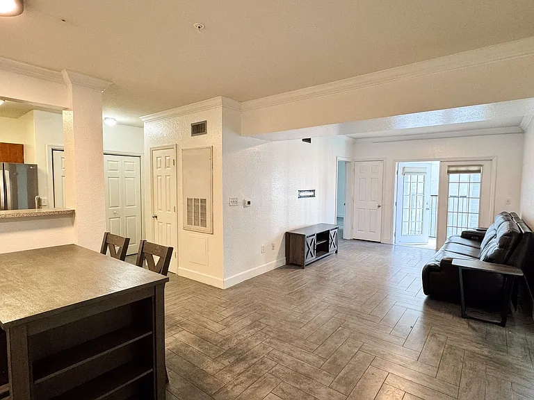 204 E South St #4056 — Photo 7