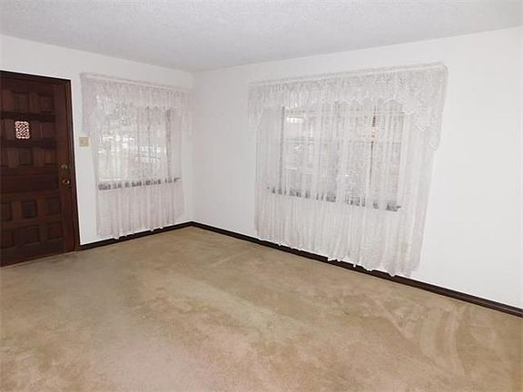 3rd image of 1021 N Woodlawn Ave