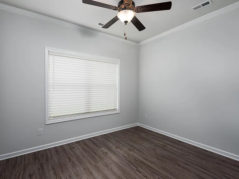 102 Sherwin Ave — Photo 9