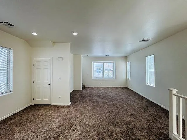 3 bed, 1693 sqft, $2,050 — Photo 4