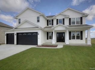 614 Round Rock Dr, Howell, MI 48843