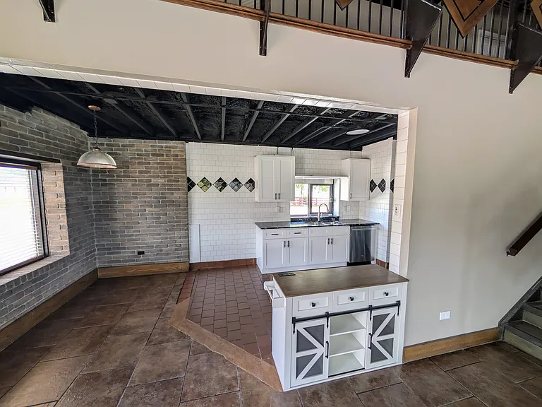 Dining & sink area