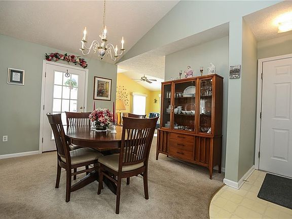 5th image of 41 College Greene Dr
