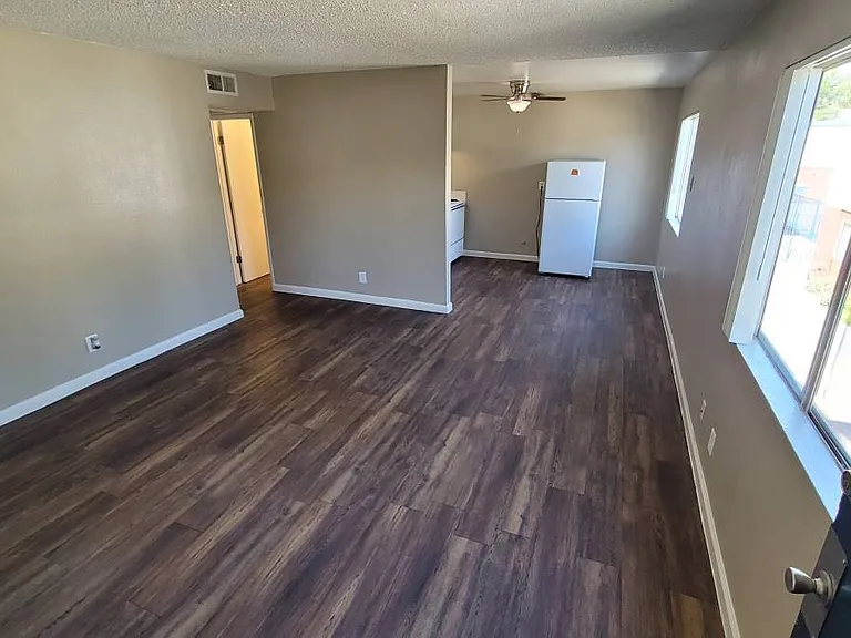 Serramonte Park Apts — Photo 4