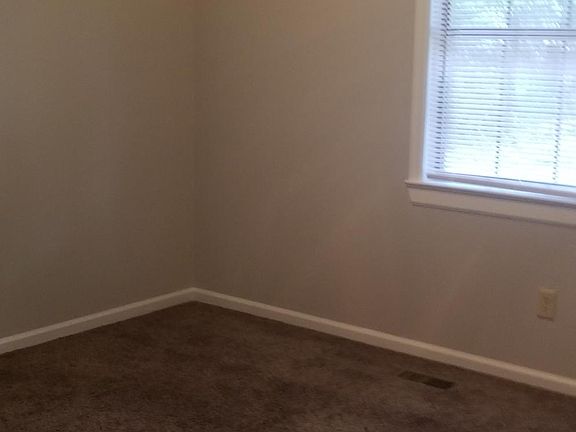 4th image of 301 Autumn Ave