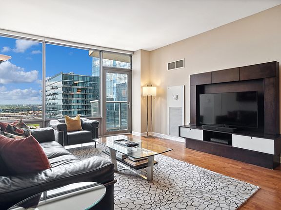4th image of 100 E 14th St APT 2209