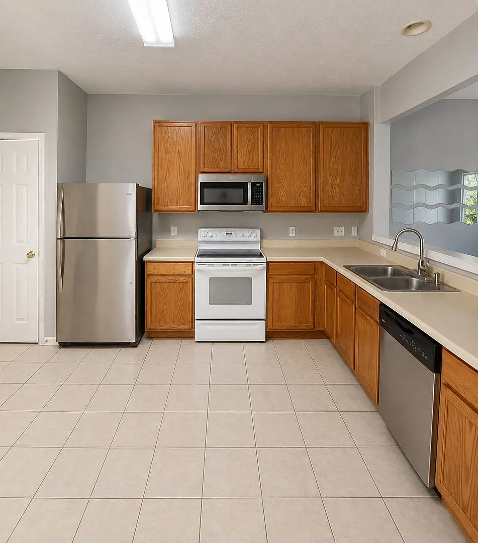 MetroWest Orlando Townhome for Rent | 3 Bed, 2.5 Bath | Lake Views — Photo 2