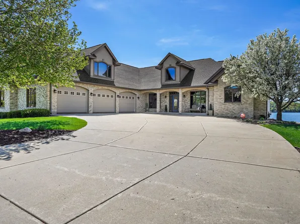 E12205 Waters Edge Ct, Prairie Du Sac, WI 53578