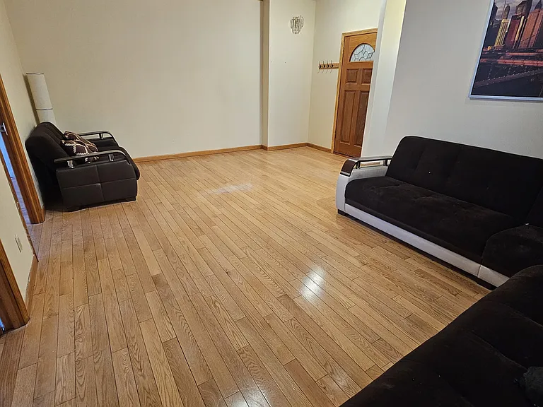 1824 E 2nd St #1R — Photo 6