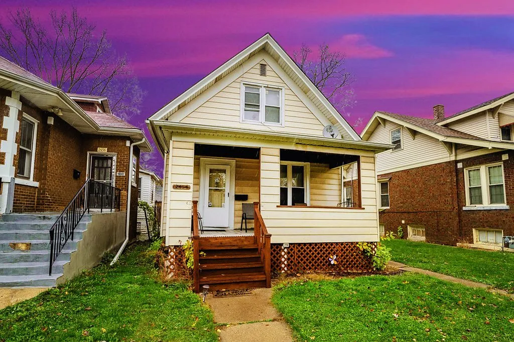 2454 Orchard St photo 1