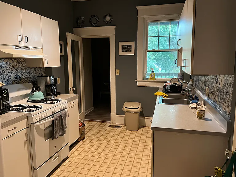 160 4th St NE #1 — Photo 3