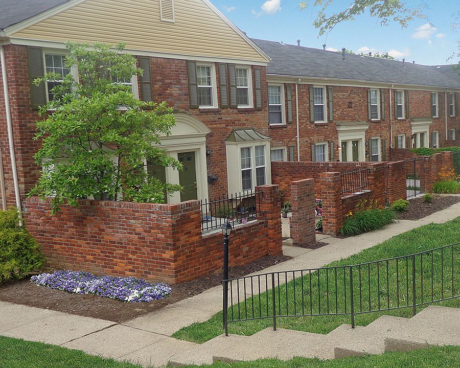 Williamsburg Apartments & Townhomes