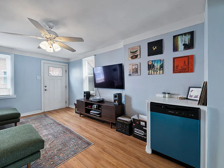 1130 Crease St — Photo 8