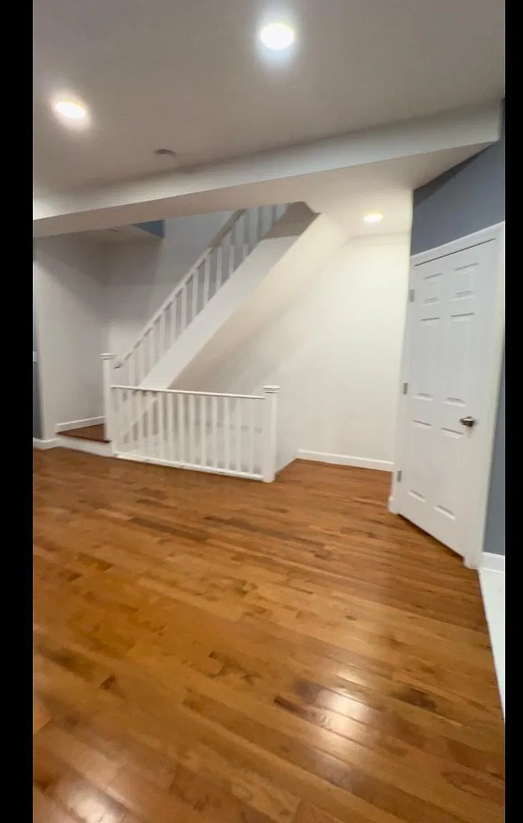 5 bed, 1900 sqft, $4,700 — Photo 3