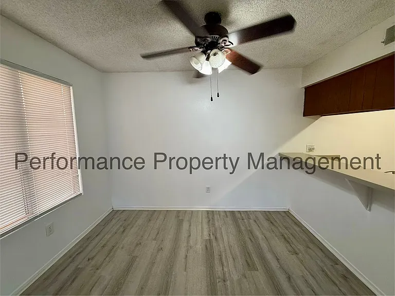 Crest View Apartments — Photo 2