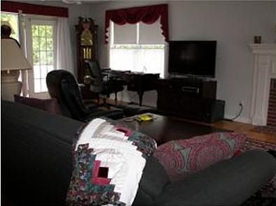 2nd image of 14 Greenleaf Dr