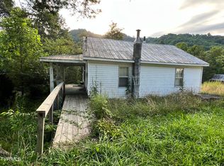 673 Hampton Creek Rd, Roan Mountain, TN 37687