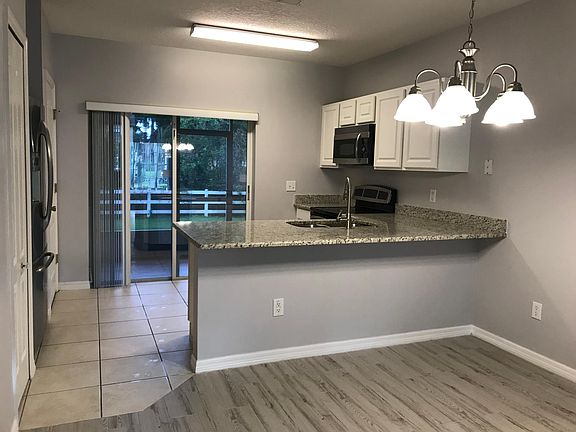3rd image of 418 Wilton Cir