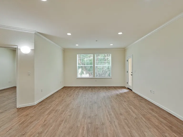 Encinal Place Apartments — Photo 22