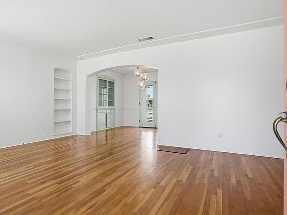 4th image of 4548 Max Dr