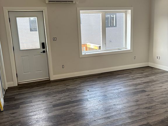 3rd image of 232 Main St W #3