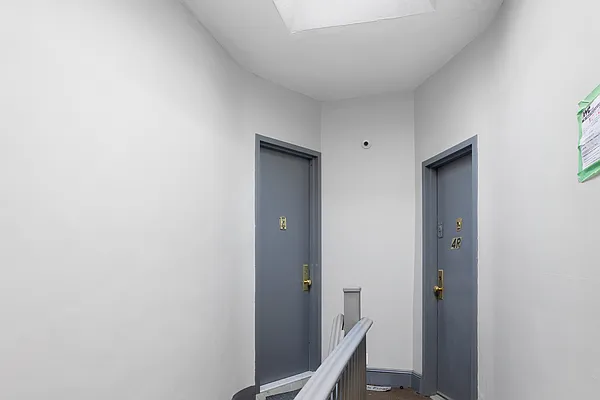 Rented by Safdie Realty Group | media 31