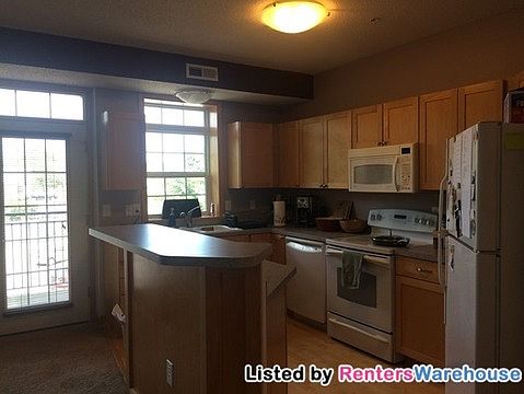 3rd image of 605 Snelling Ave S Unit 205