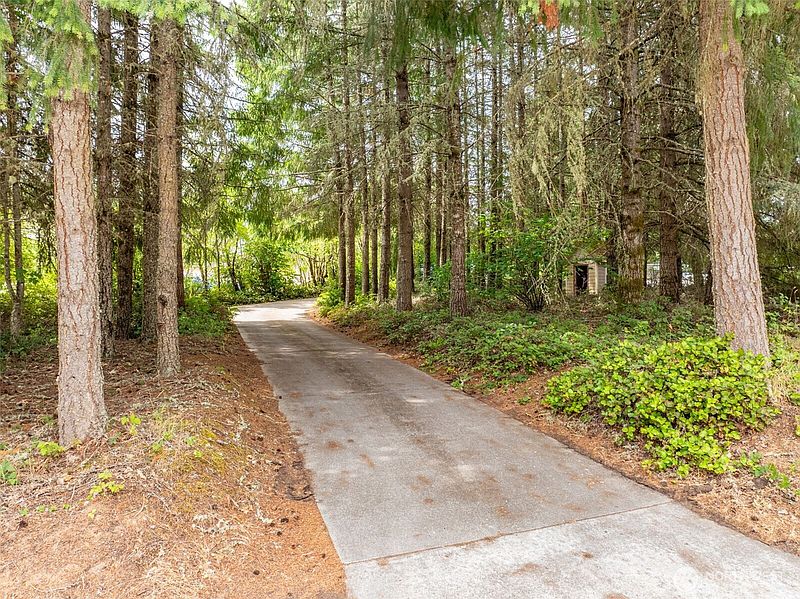 2nd image of 375 Curtis Hill Road