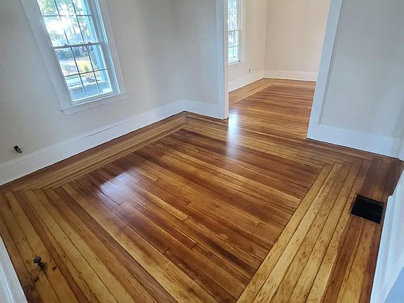 5th image of 206 S Main St