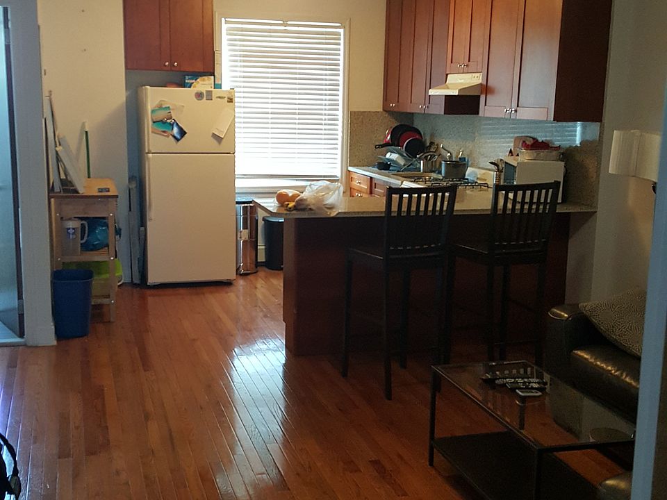 2nd image of 3267 46th St