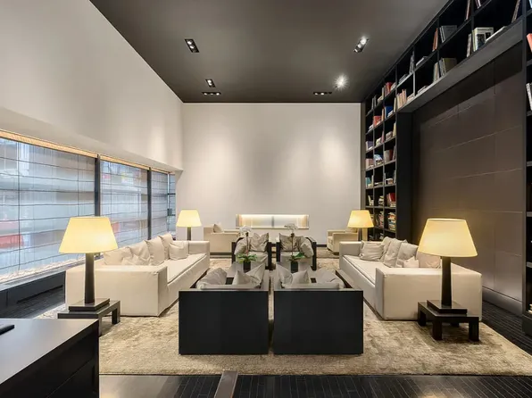 20 Pine Street image 3 of 11