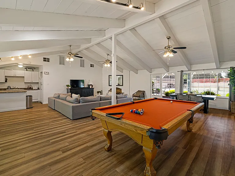 Train Station Apartments — Photo 2