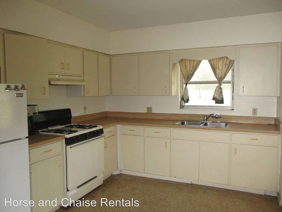 2nd image of 627 Hamlin St