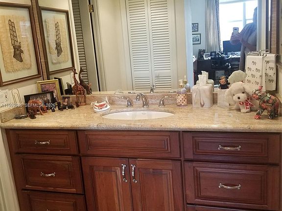 4th image of 625 Biltmore Way APT 905
