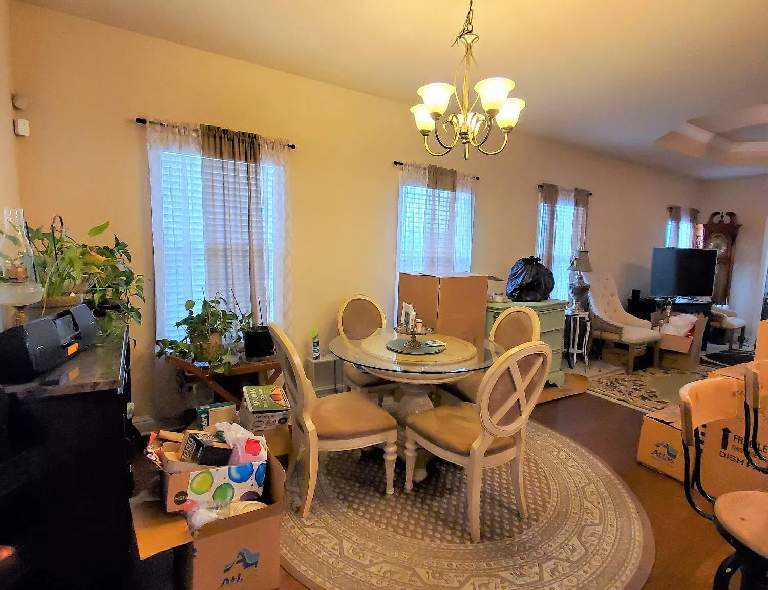 3 bed, 2.0 bath, 1463 sqft, $1,800 — Photo 3