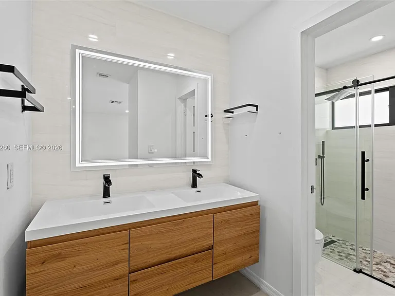 732 SW 95th Ter — Photo 16
