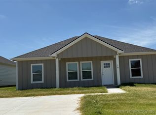 16 Middle St, Durant, OK 74701