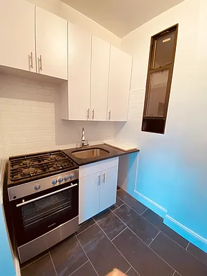 Rented by Metropolis Real Estate of Manhattan | media 24