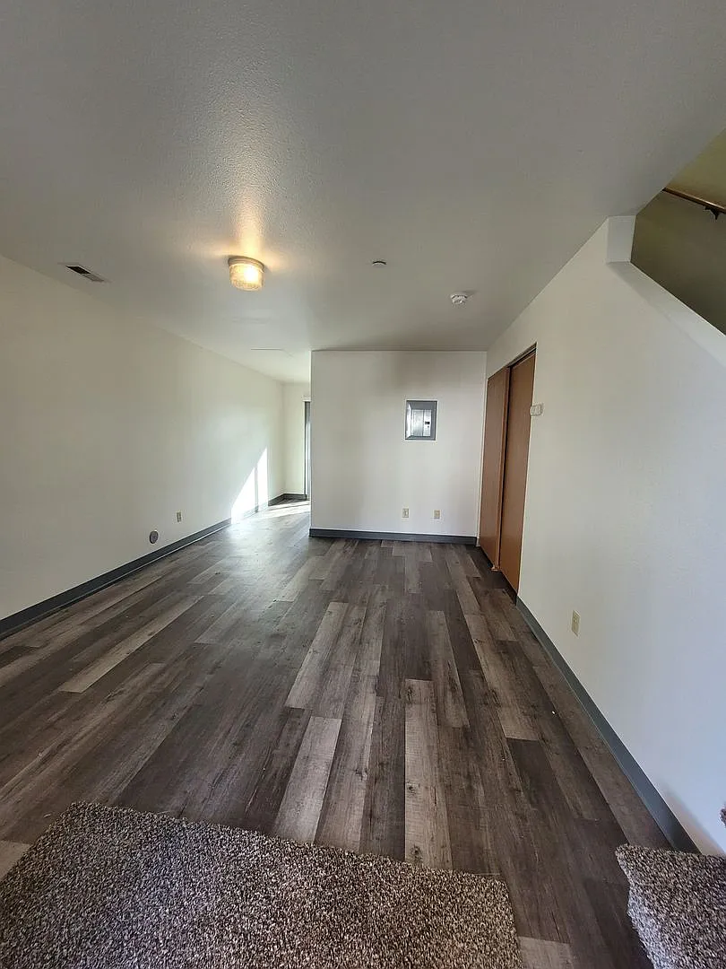 1830 W Crouse St — Photo 1