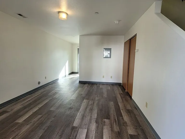 1830 W Crouse St — Photo 1