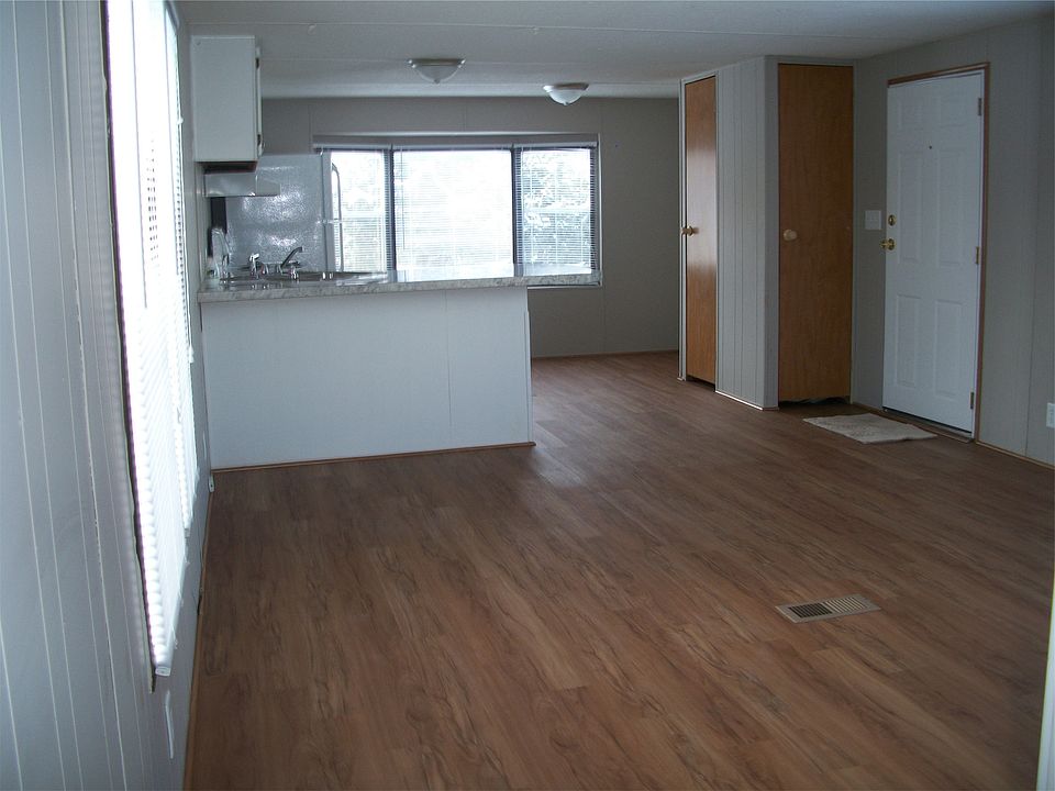 2nd image of 103 Sheppard Ave