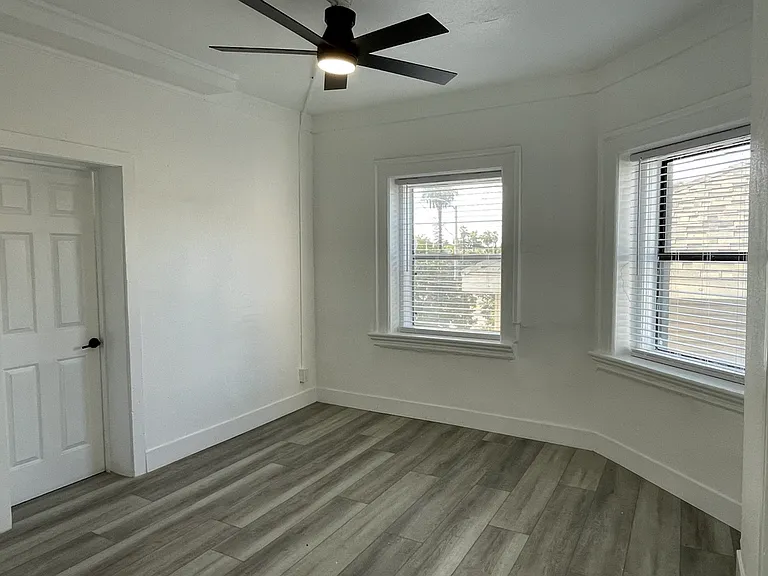 Catalina Court — Photo 23