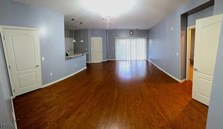 706 Brook Hollow Dr — Photo 3